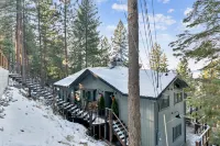 Heavenly lakeview home with hot tub and large kitchen Luxe42 제퍼 코브 호텔