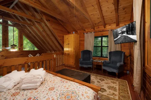 Charming Lake View and Cozy Game Room - Delightful Log Cabin Retreat Hotels in Cherry Log