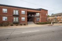 Spacious Living Area with Rooftop Bar Access - Stylish Tranquil Hotels in Clarksville