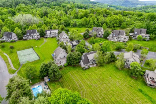 Inviting Fireplace and Scenic Views - Exquisite Vermont Escape