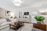 Naples Square Paradise