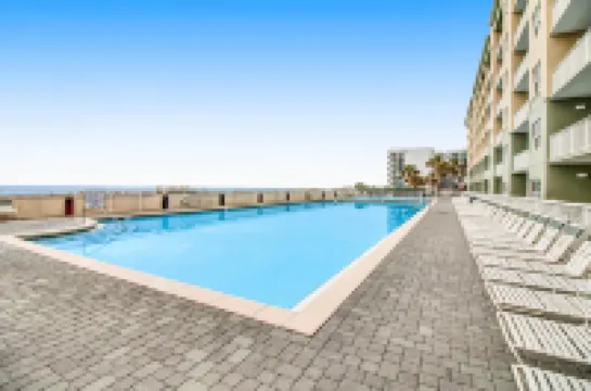 Spacious 2nd-floor condo on Okaloosa Island with Gulf-front pool & fitness room