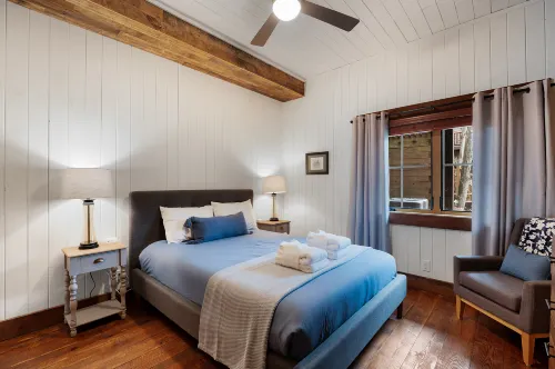 Charming Cabin with Pizza Oven and Game Table - Cozy Retreat