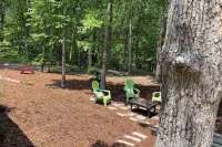 Charming Cabin with Screened-in Porch and Fire Pit - Cozy Retreat Hotels near Cloudland Canyon State Park