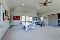 Gorgeous Estate with Game Room and Luxury Services - Exquisite Retreat