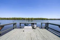 Private Boat Ramp and Kayaks with Stunning Views - Charming Lake Haven
