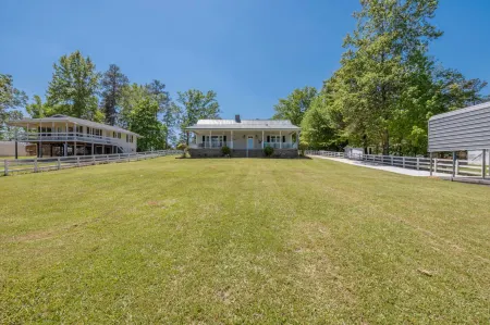 Private Boat Ramp and Kayaks with Stunning Views - Charming Lake Haven