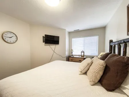 Inn Building Condo#113 - Ground Level, Pool Side