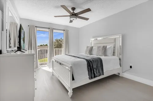 Clubhouse, Pool and Sport Courts - Stylish Gated Getaway Hotels in Osceola County