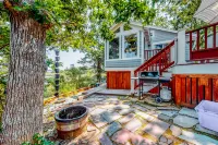 Cottage by the Bay Hotels near Four Ponds Conservation Area