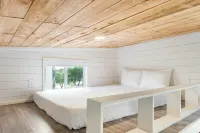 Resort Style Pool and Outdoor Fire Pits - Charming Cozy Retreat Hôtels à proximité de : Ian's Chapel at Camp Lucy