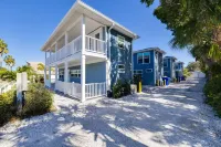 Shared Pool and Culinary Kitchen Retreat - Charming Cozy Escape Hotels near Honeymoon Island State Park