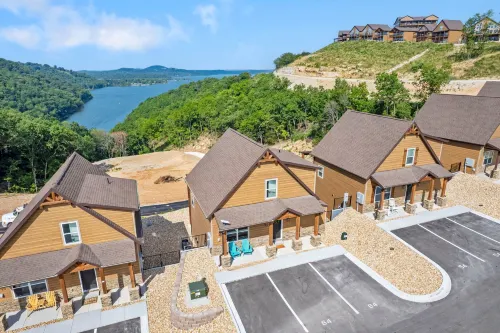 Scenic Lake Views and Private Hot Tub - Stunning Escape Hotel di Pine B Township