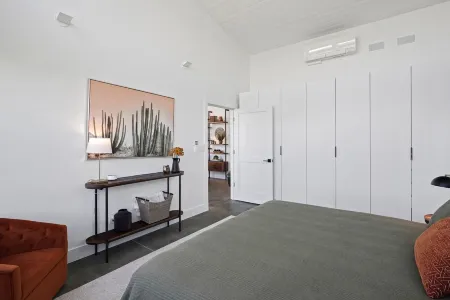 Spectacular Smith Rock Views on Property - Quiet and Modern w/ King Beds