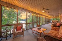Sleeps 20! Luxe Family Lakehouse! No Steps to Water! EZ Access, Slide, Fast Wifi - Boutique
