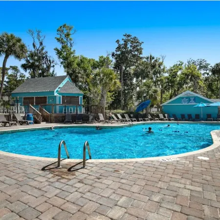 Family-Friendly Townhome with Resort Amenities Included - 1/2 Mile to Beach
