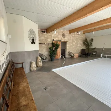 Renoviertes Ferienhaus 115 qm, mit Ganzjährig Beheiztem Innenpool 28 C und Spa