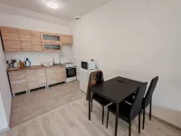 WorkStay Apartment – Modern Comfort with Private Parking, Near City Amenities Hotels in 