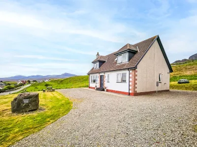 Quiraing Cottage Hotel in zona Somerled Square War Memorial
