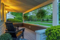 1 Mile from Downtown l Pet Friendly l Hot Tub