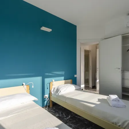 Joivy Spacious Apt for 6, Near Train Station and Beach