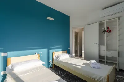 Joivy Spacious Apt for 6, Near Train Station and Beach