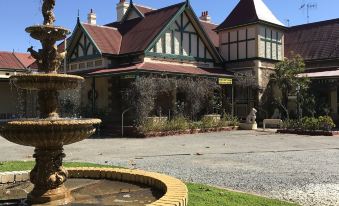 The Lodge Outback Motel