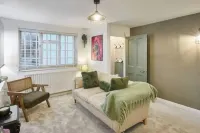 Host Stay Bentley Wynd