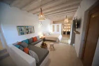 Myconian Crown Suites by Mr and MRS White - vue sur la montagne