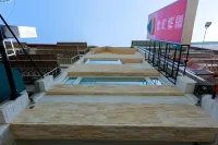 Welcome The Sun Enjoy The Moon Hotels in Kaohsiung Arena/Ruifeng Night Market