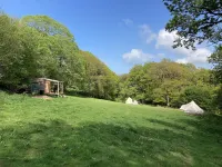 Wood Cabin & 4 Large Bell Tents - Hapus Hideaway - parking
