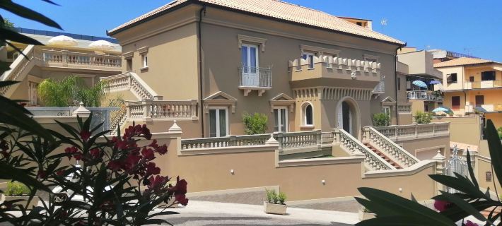 Sui Generis Hotele w: Tropea