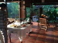 The Riverside Javanese Cottages - Aamiainen