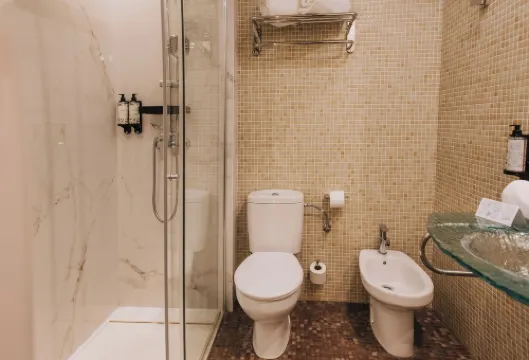 溫莎託薩飯店 – 限成人+16 Photos