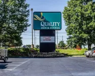 Quality Inn & Suites - Pysäköinti