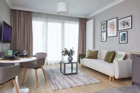 Metro Imielin 9th Floor Apartment Отели в г. Пясечно