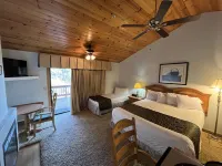 Whispering Pines Lodge - balcony
