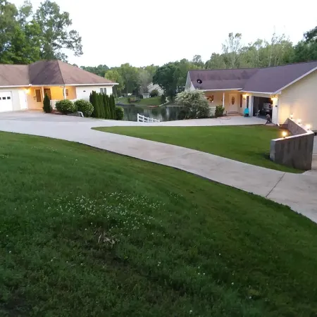 Lake and Boat Life!Lake Rental in a Dead-End Street.
