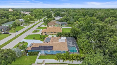 Sarasota Serenity 3 Bedroom Home by RedAwning Hôtels à proximité de : LECOM Bradenton