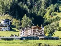 Rainell Dolomites Retreat Hotels near Museum Gherdëina