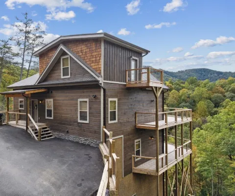 Stepping Stone 4 Bedroom Cabin by Redawning