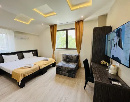 Side One Design Hotel Garni