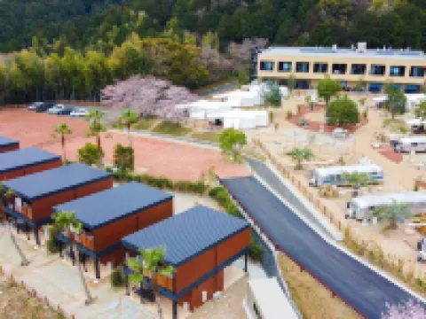 The Retreat 飯冢市酒店