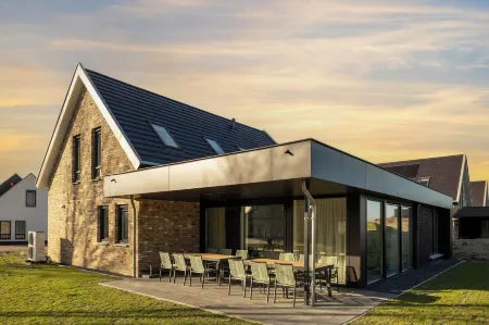 Dormio Resort Nieuwvliet-Bad Отели в г. Sluis