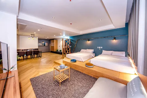 The Jade Hotel - 2-Star