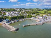 Cystanog Fach - Spectacular Sea Views, Balcony and Terrace, Parking Hotels in Saundersfoot