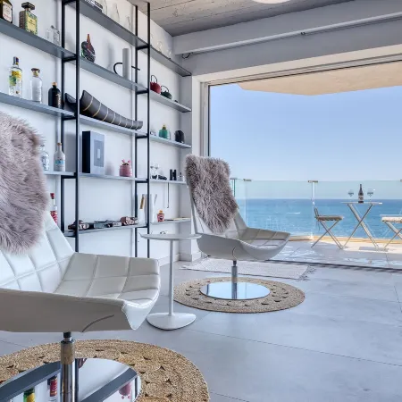 Superb Seafront Family Apartment by Buena Vista
