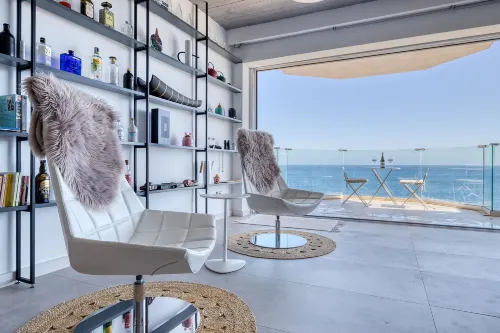 Superb Seafront Family Apartment by Buena Vista - 4 ดาว