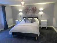 Cosy Apartment above Village Pub Hotel a Taddington