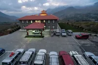Lo Mustang Himalayan Resort - Parking